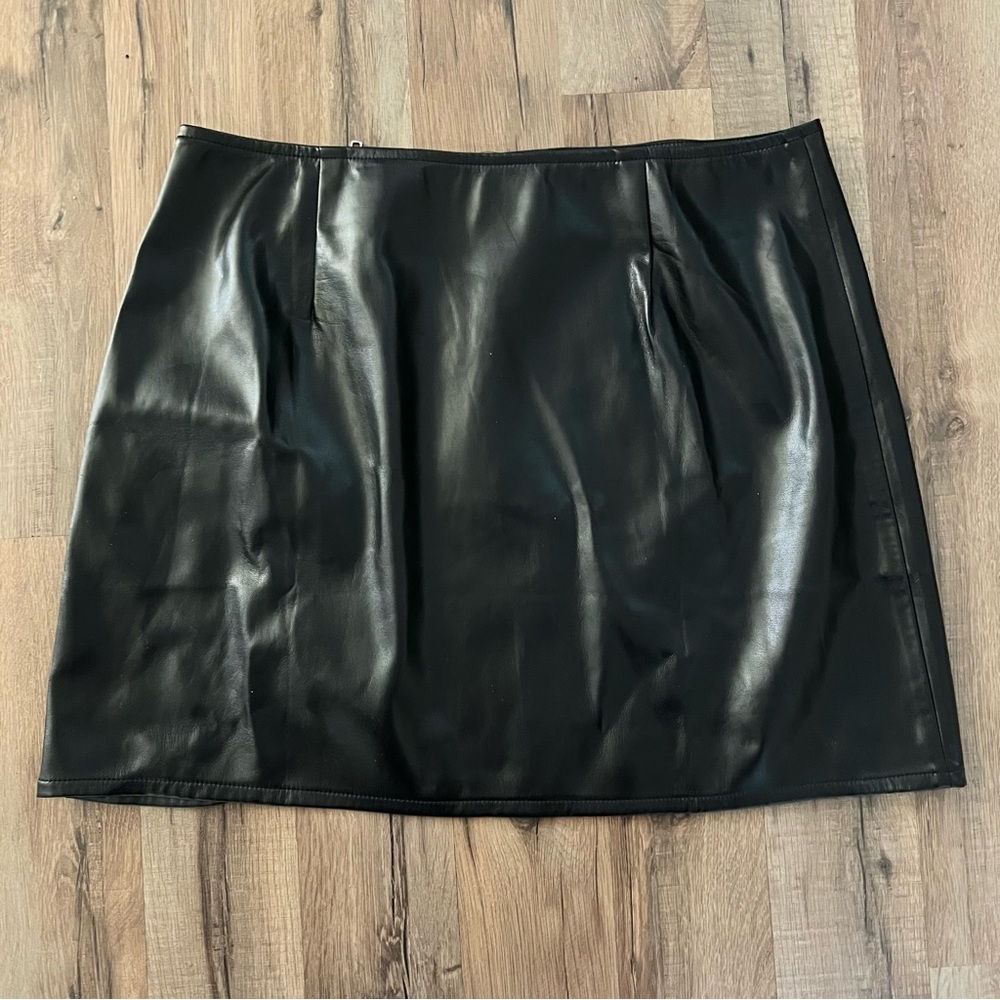 NWT Lulus Meant to Stand Out Black Vegan Leather Zip-Front Mini Skirt - Picture 7 of 9